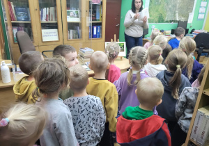 Wizyta "Wiewiórek" w Miejskiej Bibliotece Publicznej.