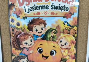 Plansza tematyczna przyczepiona na tablicy.