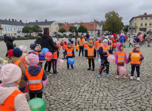 Wyjście starszaków na Plac Jana Pawła II z okazji Dnia Przedszkolaka