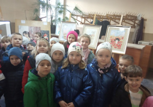 Zdjęcie przedstawiające dzieci z grupy "Kaczuszki" w Młodzieżowym Domu Kultury.