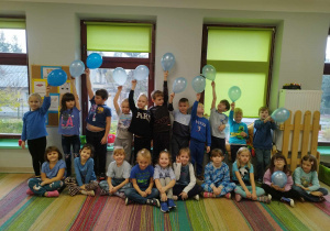 Obchody Międzynarodowego Dnia Praw Dziecka z UNICEF w grupie "Skrzatów" na zajęciach porannych.