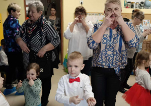 Zabawy z Babciami i Dziadkami w grupie dzieci 5-letnich - "Biedronek".