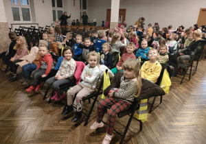 Dzieci z naszego przedszkola chwilę przed rozpoczęciem musicalu w MOK-u w Ozorkowie.