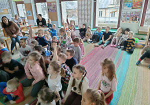 Swobodna pogadanka na temat roli książek w życiu człowieka.