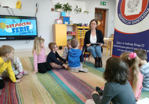 Rozwiązujemy zimowe zagadki w grupie "Pszczółek".