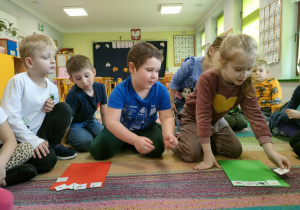 W parach wybieramy obrazek, przedstawiający przedmiot, nazywamy go oraz segregujemy na "bezpieczny" i "niebezpieczny".