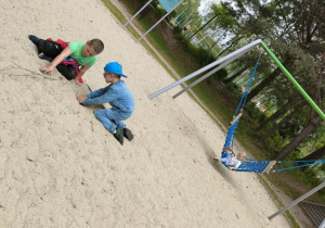 Zabawa swobodna na placu zabaw na Malince.