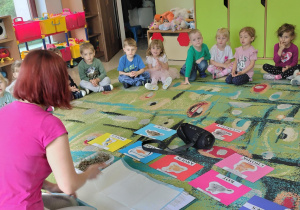 Zajęcia z cyklu "Dbamy o zwierzęta" u maluszków.
