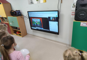 Podstawy programowania, przy wykorzystaniu Scratch'a - wizualnego języka programowania.