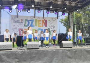 "Biedroneczki" gotowe do występu na scenie na "Dniach Ozorkowa 2025".