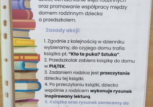 Plakat informacyjny o zasadach akcji "Wędrująca książka" dla rodziców dzieci z grupy "Pszczółek".