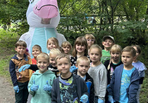 Pamiątkowe zdjęcie "Motylków" z bajkowym jednorożcem.