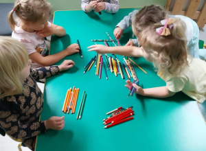 Zbiórka "Kolorowe Kredki" na terenie naszego przedszkola.