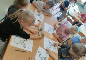 Malowanie zero waste z wykorzystaniem darów jesieni.
