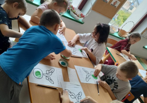 Malowanie zero waste z wykorzystaniem darów jesieni.