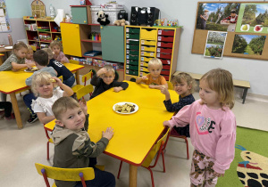 Owocowy poczęstunek.