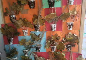 Prace dzieci - jesienne bukiety liści, wykonane w ramach realizacji Programu Edukacyjnego ,,Działaj z imPETem!”.