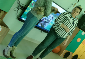 Pani Daria oraz pani Ela wraz z uroczym pieskiem o imieniu Bibi.