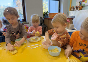 Zabawy z użyciem "dynioliny".