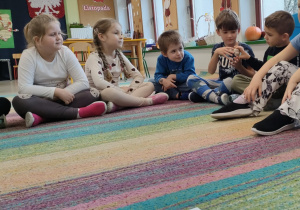 Poznajemy czosnek - jego wygląd i zapach.