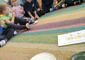 Poznajemy czosnek - jego wygląd i zapach.