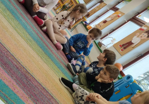 Poznajemy ząbek czosnku - jego wygląd i zapach.