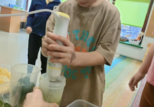 Blendujemy wszystkie składniki.