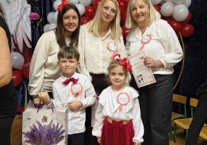 Reprezentacja z PM nr 1 w Ozorkowie na Przeglądzie Artystycznym "Przedszkolaki dla Niepodległej".