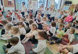 Uroczystość z okazji Narodowego Święta Niepodległości w sali "Pszczółek".