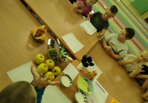 Po kolei odczytujemy etapy przepisu.