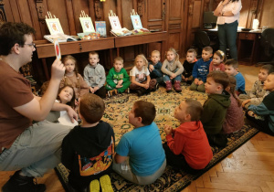 "Pszczółki" podczas zajęć z języka angielskiego, prowadzonych przez przedstawiciela Fabryki Języka w Ozorkowie.