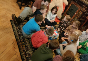 "Pszczółki" podczas zajęć z języka angielskiego, prowadzonych przez przedstawiciela Fabryki Języka w Ozorkowie.