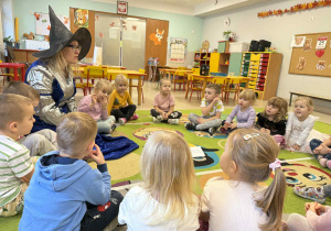 Zabawy andrzejkowe w grupie "Wiewiórki".