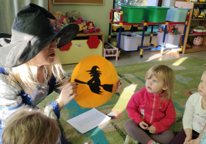 Zabawy andrzejkowe w grupie "Jeżyki".