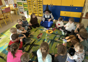 Zabawy andrzejkowe w grupie "Motylki".