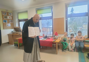 Prezentacja kaligrafii japońskiej.