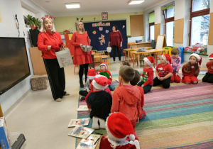 Odwiedziny p. Dyrektor i p. Intendent w grupie V.