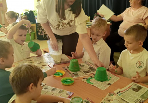 Warsztaty świąteczne wśród dzieci z grupy "Motylków".
