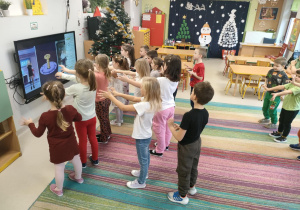 Poprzez ruch, dzieci ratują Święta Bożego Narodzenia.