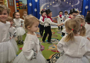 Występy dzieci z grupy "Wiewiórek".