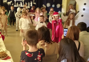 Uroczystość Choinkowa wśród dzieci z grupy III "Żabek".