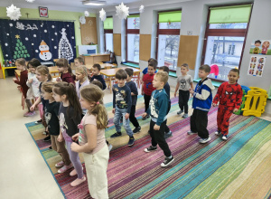 Zimowe zabawy popołudniowe u "Pszczółek".