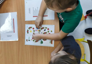 Gra planszowa - przeliczamy, poruszamy się pionkiem po planszy i miło spędzamy czas wolny.