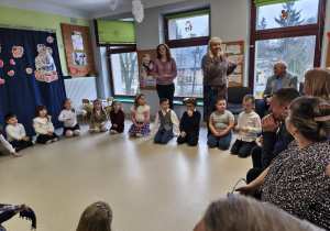 Przemowa p. Dyrektor Anny Kasprowicz po Uroczystości z okazji Dnia Babci i Dziadka w grupie "Pszczółek".