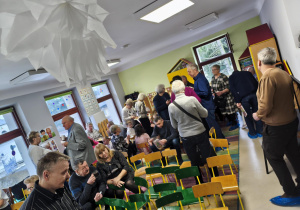 Babcie i Dziadkowie dzieci z grupy "Pszczółek".