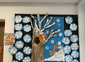 Zimowy obraz- malowanie puszystą, śniegową farbą.