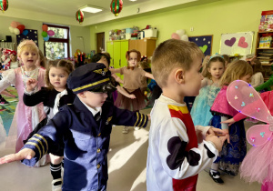 Bal w grupach młodszych.