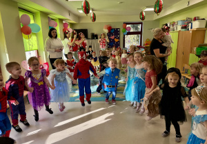 Bal w grupach młodszych.