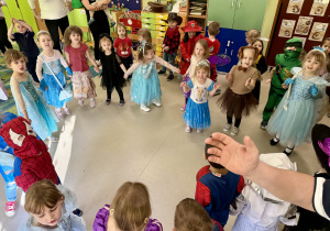 Bal w grupach młodszych.