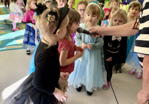 Bal w grupach młodszych.